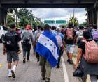 Unos 300 migrantes cruzan a México; la mayoría son hondureños.