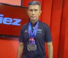 Leonel Flores, reconocido preparador físico, dio algunos tips de cara a la competencia del domingo. foto: Franklin Muñoz.