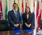 Representantes de Honduras y la Unión Europeo durante la firma del acuerdo.