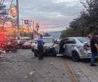 Una rastra a la que supuestamente le fallaron los frenos colisionó este martes contra seis vehículos en el bulevar Suyapa de Tegucigalpa.