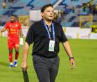 El entrenador del Real España, Jeaustin Campos, tiene contrato con Real España hasta mayo del 2027, pero los últimos problemas económicos con el atraso de su salario lo tienen molesto. Fotos: Neptalí Romero