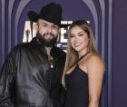 El cantante Carin León y su novia Mey Zuñiga.