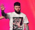 El reguetonero Farruko sorprendió al lanzar duras críticas en contra de la Iglesia cristiana, pues destapó que tras convertirse lo veían como fuente de dinero.