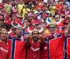 Aficionados de Noruega animan su equipo en un partido por los octavos de final del Mundial de la FIFA 2026 entre Brasil y Noruega en el estadio MetLife en Nueva Jersey (Estados Unidos).