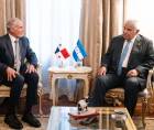 Los presidentes de Panamá, José Raúl Mulino, y de Honduras, Nasry Asfura, durante la reunión bilateral en el Palacio de Las Garzas.