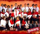 La telenovela mexicana Rebelde se consolidó como uno de los fenómenos televisivos más importantes de América Latina en la década de los 2000, marcando a toda una generación con su historia juvenil, su música y sus icónicos personajes.