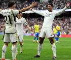 Jude Bellingham y Brahim Díaz celebrando el segundo gol del Real Madrid ante el Cádiz, marcado por el inglés y asistido por el marroquí.