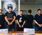 La Policía Nacional capturó la noche del martes a cinco hombres, entre ellos un menor de edad, en La Ceiba, Atlántida. Según las autoridades policiales, los detenidos presuntamente venían de cometer un crimen. Además, dos de ellos estarían relacionados con la masacre de cuatro primos ocurrida en la colonia San Judas.