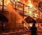 Una terrible tragedia se registró la noche del lunes 2 de febrero en la comunidad de Roatán, Islas de la Bahía. Un feroz incendio consumió gran parte del Hotel Fantasy Island, ubicado en French Harbour, a pocos días del inicio de la Semana Santa 2026.