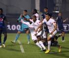 Michaell Chirinos celebrando su golazo en el Clásico contra el Motagua.