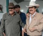 Carlos Zelaya tiene un cáncer que ha afectado otros órganos. Aquí junto al expresidente Manuel Zelaya.