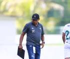 El estratega no salió nada contento tras el empate con el Marathón pese a que jugó más de 60 minutos con un jugador más.