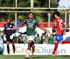 Alexy Vega celebrando su gol de penal contra el Olimpia.