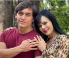 El fallecido cantante Julián Figueroa y su madre Maribel Guardia.