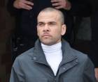 El futbolista brasileño Dani Alves, condenado por violación en España, salió en libertad provisional de la cárcel tras pagar una fianza de 1 millón de euros (1,1 millones de dólares).