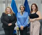 La canciller de Honduras, Mireya Agüero, sostiene una reunión de cortesía junto a la embajadora designada ante la OEA, Cossette López.