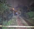 Los cadáveres quedaron a un costado de la calle entre la maleza y muy cerca uno del otro.
