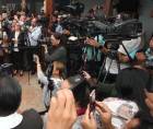 Periodistas de distintos medios de comunicación durante una conferencia de prensa.