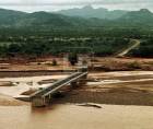Este 29 de octubre de 2026 se cumplen 28 años de uno de los episodios más devastadores en la historia de Honduras: el paso del huracán Mitch, fenómeno meteorológico que dejó miles de víctimas, comunidades inundadas y pérdidas humanas y económicas que marcaron al país durante décadas. Las fotografías de Diario LA PRENSA permiten recordar la magnitud de aquella catástrofe ocurrida en octubre de 1998.