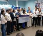 Autoridades del Hospital Leonardo Martínez y diputados de Cortés durante la entrega del aporte de L500,000, en compañía con el presidente del Congreso, Tomás Zambrano.
