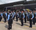 Policía refuerza vigilancia en terminales y sitios turísticos durante el feriado.