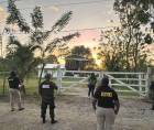 La Fiscalía Especial Contra el Crimen Organizado (Fescco) y la Agencia Técnica de Investigación Criminal (Atic) ejecutaron este lunes una serie de operativos simultáneos en los departamentos de Atlántida, Cortés e Islas de la Bahía, como parte de una investigación dirigida contra una estructura vinculada al tráfico internacional de drogas.