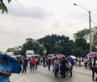 Docentes se movilizan en el bulevar del Norte en San Pedro Sula.
