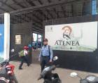 Policías en centros de estudio ubicados en distintos sectores del departamento de Atlántida.