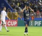 Denis Meléndez se lamenta tras una ocasión fallada frente a la portería del Alajuelense.