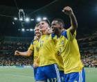 Alexander Isak y Viktor Gyokeres festejando uno de los goles de Suecia contra Túnez.