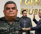 Fotografía de Ramiro Fernando Muñoz y el nombramiento del nuevo director de la Dirección de Lucha Contra el Narcotráfico (DLCN), Ever Danilo Mejía Mejía.