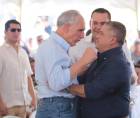 Presidente Nasry Asfura junto a Juan Carlos Molina, presidente de la Asociación de Municipios de Honduras (Amhon) y Tomás Zambrano, presidente del Congreso Nacional.
