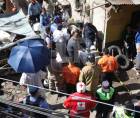 La tragedia ocurrió cuando el pesado vehículo perdió el control y recorrió varios metros sin poder detenerse, impactando contra automóviles, negocios y personas que se encontraban en el sector.
