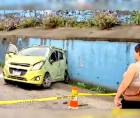 En este carro se conducían los tres hombres que perecieron al chocar contra un muro en carretera de Puerto Cortés.