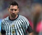Lionel Messi durante los ejercicios de estiramiento.