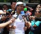 El director de Protección al Consumidor, Danilo Lou, sostenía los expedientes entregados al Ministerio Público con los que se denunciaron a las clínicas que fueron expuestas por la Unidad de Investigación de LA PRENSA Premium y EL HERALDO Plus.