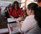 Rixi Moncada ejerciendo el sufragio el pasado domingo en el marco de las elecciones generales.