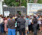 Muchos pacientes madrugan y acuden a los diferentes centros asistenciales de San Pedro Sula en busca de atención médica, mientras el personal médico permanece en asambleas.