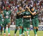 Jugadores del Platense celebrando el golazo de Eduardo Urbina.