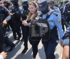 La Policía capturó a la hija de Miguel Arnulfo Valle, condenado por narcotráfico en Estados Unidos, en Santa Catarina Pinula, Guatemala, donde residía de manera irregular y utilizaba una identidad falsa para evadir la justicia, ya que sobre ella pesaba una notificación roja internacional por el delito de asesinato.