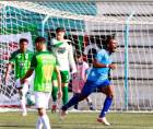 Roger Sanders celebrando su gol que abrió el marcador en el Génesis vs Marathón.
