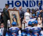El presidente Asfura y las Fuerzas Armadas, encabezadas por el General de División Héctor Benjamín Valerio Ardón, otorgaron un emotivo reconocimiento al Teniente Coronel Ever David Maldonado Chacón.