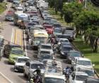 En Tegucigalpa, San Pedro Sula y ciudades intermedias miles de hondureños, que utilizan vehículos para asistir a sus centros de trabajo, ven reducido sus ingresos por los gastos que provoca la congestión vehícular.
