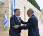Gideon Sa'ar, ministro de Asuntos Exteriores de Israel, y el presidente de Honduras, Nasry Asfura, durante un encuentro oficial en territorio israelí.