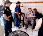 Varios de los afectados están teniendo problemas de salud por el calor y las condiciones en que los tienen.