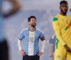 Messi jugando hoy su partido de despedida con la selección argentina en el amistoso contra la modesta Benín.