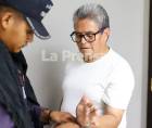 Denis Javier Erazo Cruz a su llegada ayer jueves a los juzgados sampedranos.