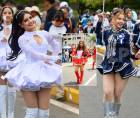 Las <b>palillonas, también conocidas como bastoneras</b>, se han convertido en una de las figuras más reconocibles de los desfiles patrios de Honduras. Con sus coreografías coordinadas, uniformes y movimientos con bastones, acompañan a las bandas estudiantiles y aportan ritmo y vistosidad a las presentaciones que cada 15 de septiembre recorren las principales calles del país.