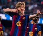 Anthony Gordon celebrando su primer gol con el Barcelona..