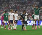 El árbitro expulsó al defensa inglés Jarell Quansah y los mexicanos celebraron la decisión.